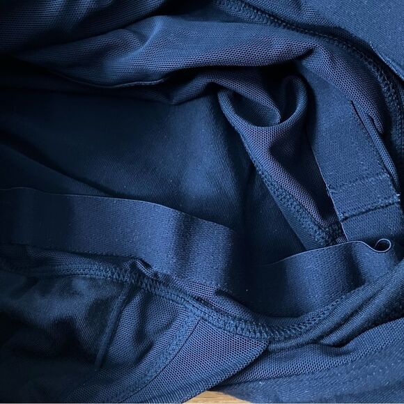 Lululemon Black Mesh Crossover Built-In Sports Bra Workout Tank 4 Gym Fitness - Picture 8 of 10